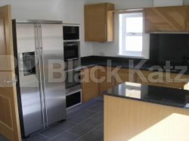 			5 Bedroom, 1 bath, 1 reception Flat			 Canal Boulevard, CAMDEN NW1